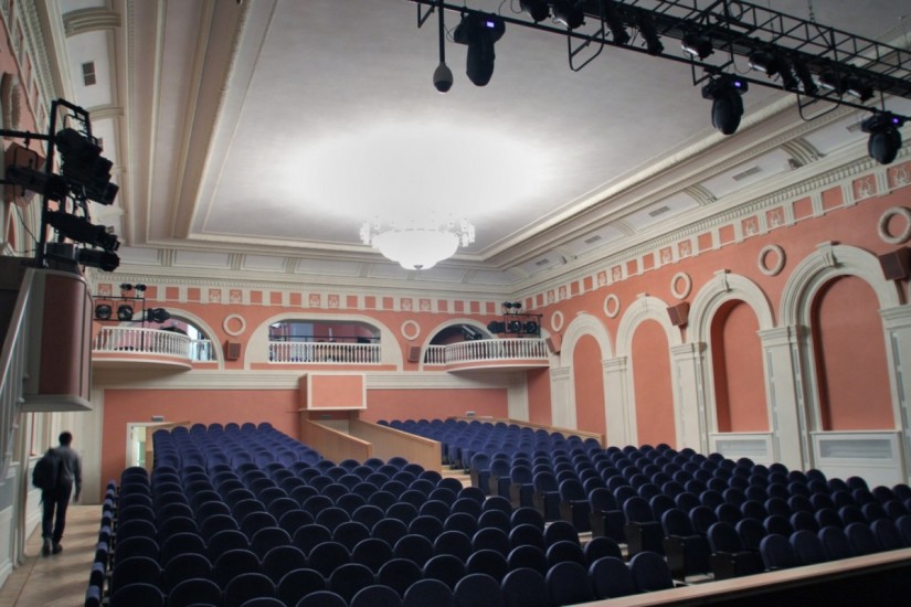 Зал театра